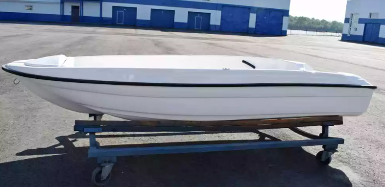 Стеклопластиковая лодка Пингвин (тримаран) в Симферополе