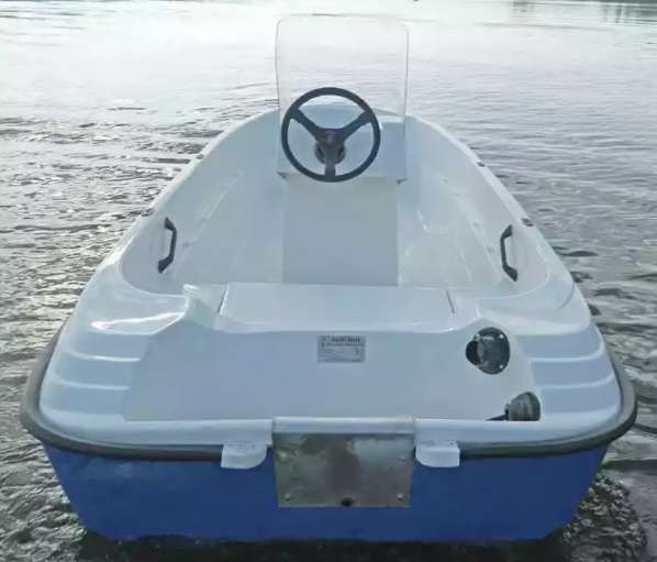 Стеклопластиковая лодка Пингвин с консолью (тримаран) в Симферополе