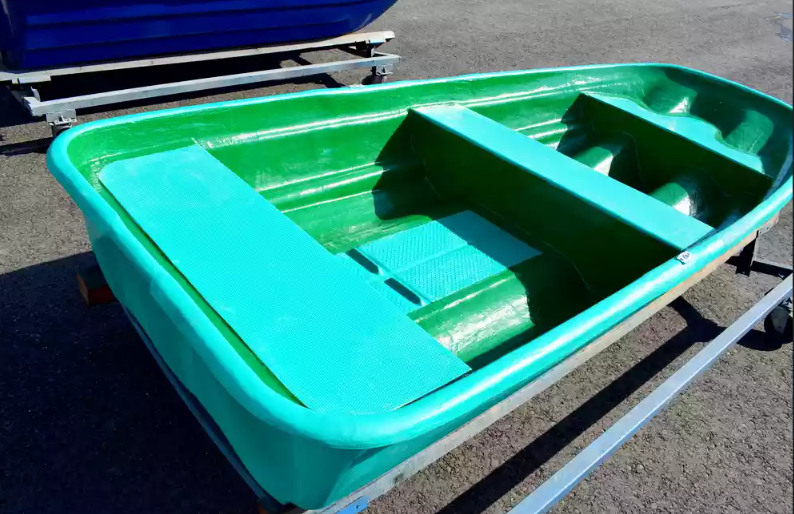 Стеклопластиковая лодка Старт (тримаран) в Симферополе