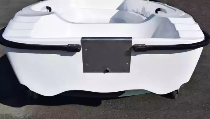 Стеклопластиковая лодка Пингвин (тримаран) в Симферополе