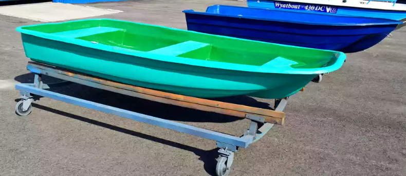 Стеклопластиковая лодка Старт (тримаран) в Симферополе