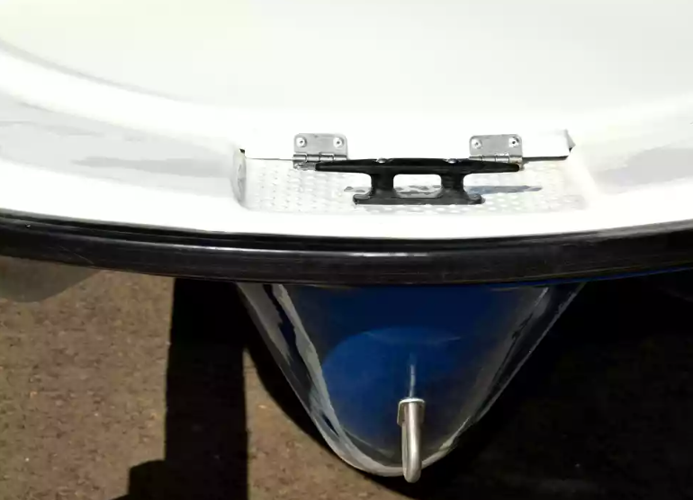 Стеклопластиковая лодка Пингвин с консолью (тримаран) в Симферополе