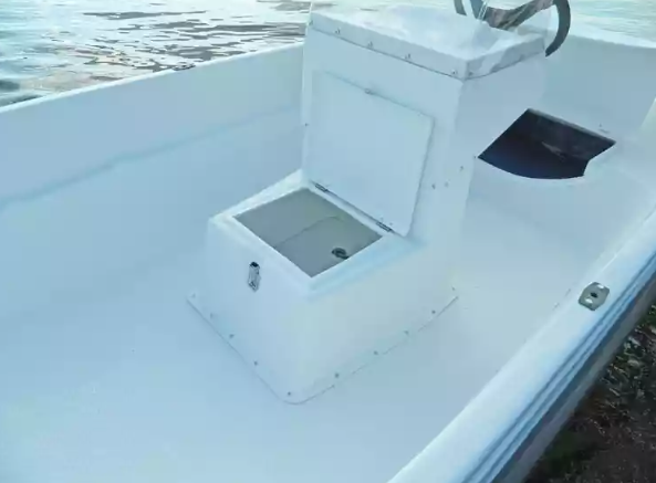 Стеклопластиковая лодка Пингвин с консолью (тримаран) в Симферополе