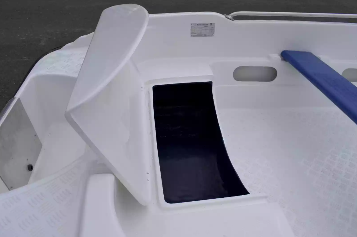 Стеклопластиковая лодка Пингвин New (тримаран) в Симферополе