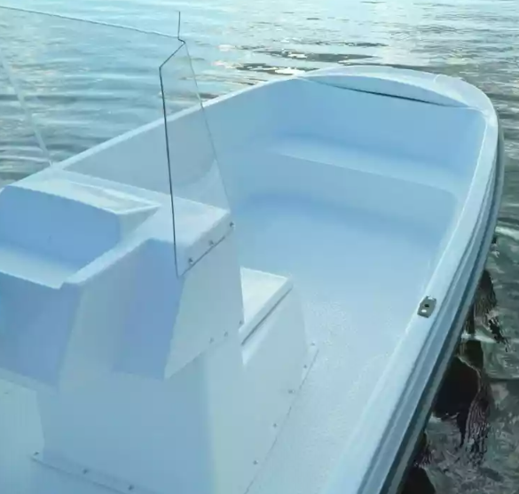 Стеклопластиковая лодка Пингвин с консолью (тримаран) в Симферополе
