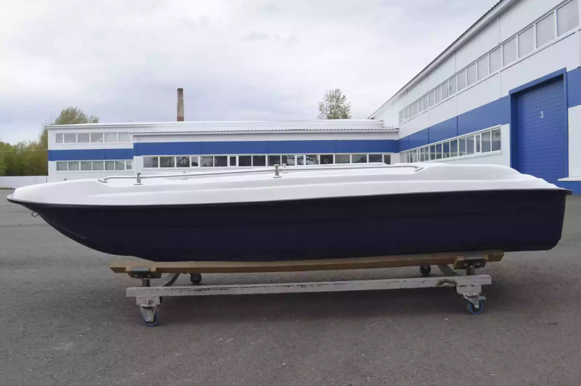 Стеклопластиковая лодка Пингвин New (тримаран) в Симферополе