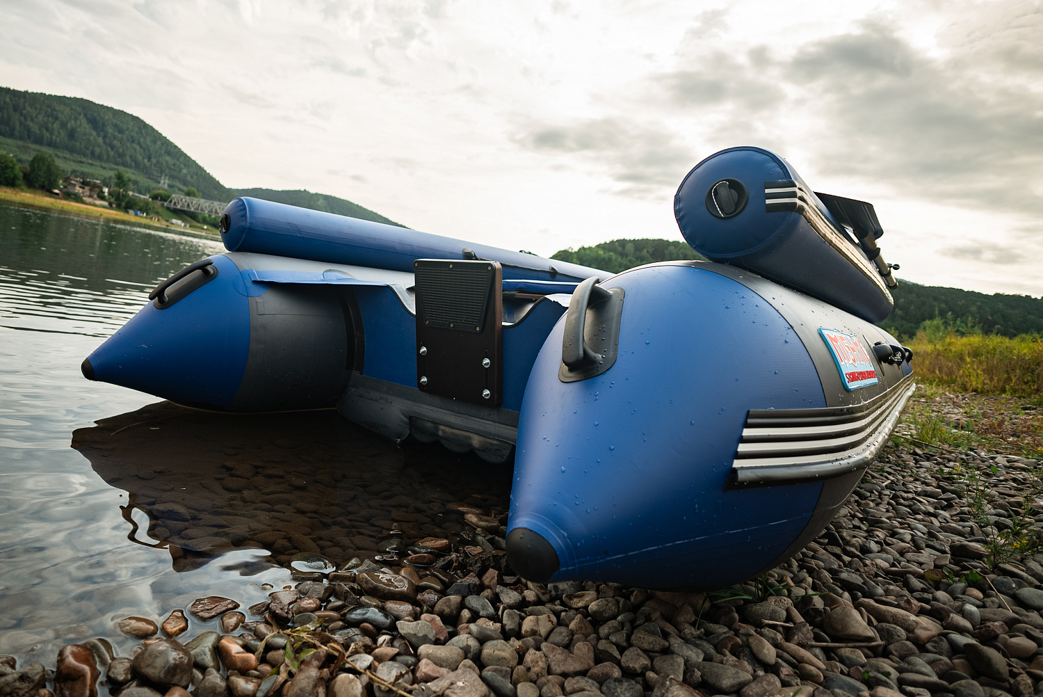 Лодка MISHIMO RIVER FJET PRO 410  под водомет в Симферополе